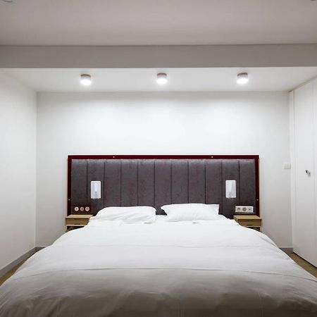 Home In Paris Marais Elegant Flat In Old Paris Bagian luar foto