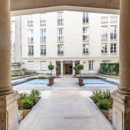 Home In Paris Marais Elegant Flat In Old Paris Bagian luar foto