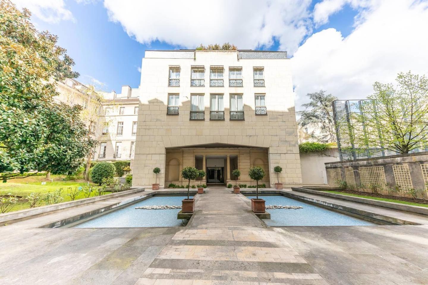 Home In Paris Marais Elegant Flat In Old Paris Bagian luar foto